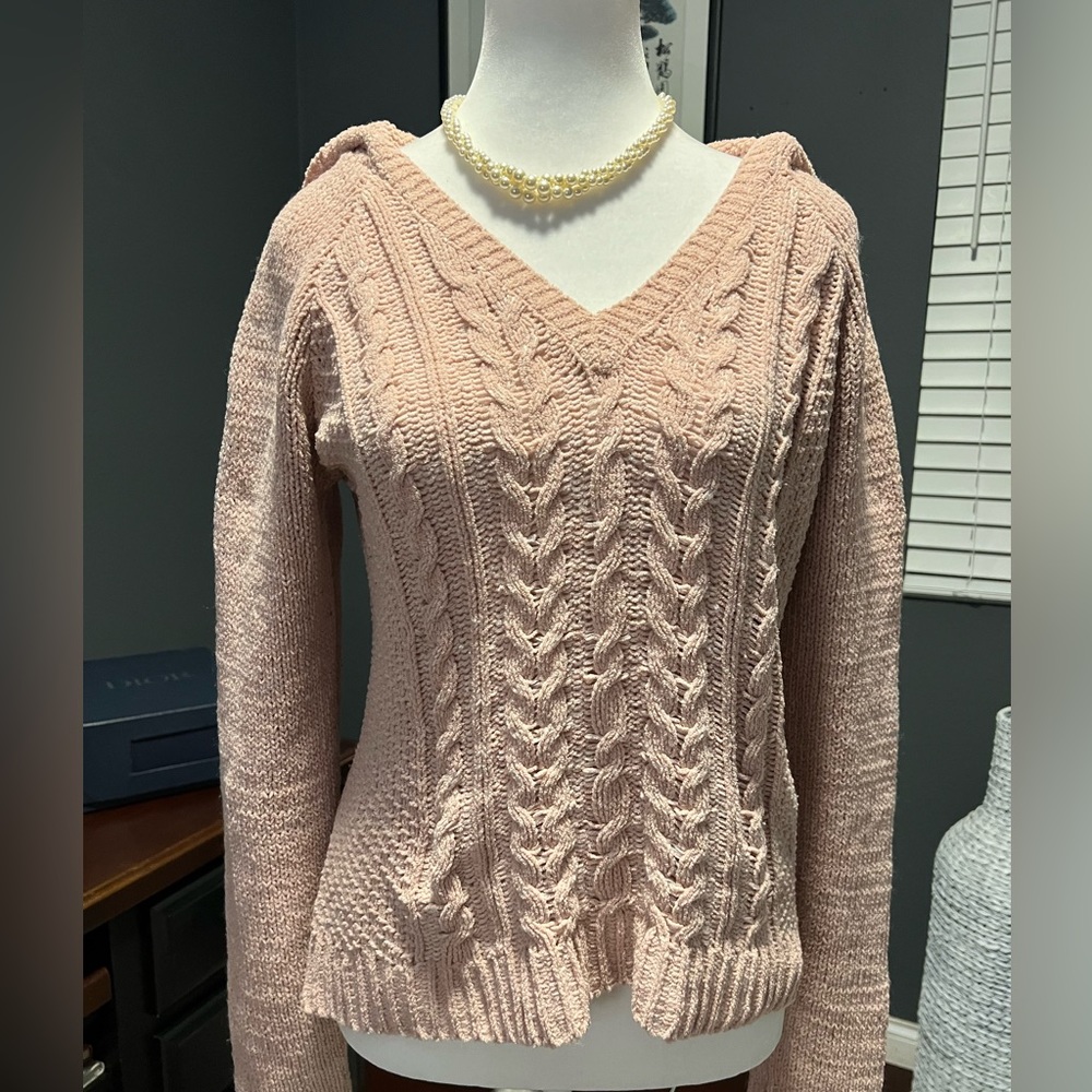 - Pink cable knit, sweater, size small. Perfect for any outfit.Hoodie in t…